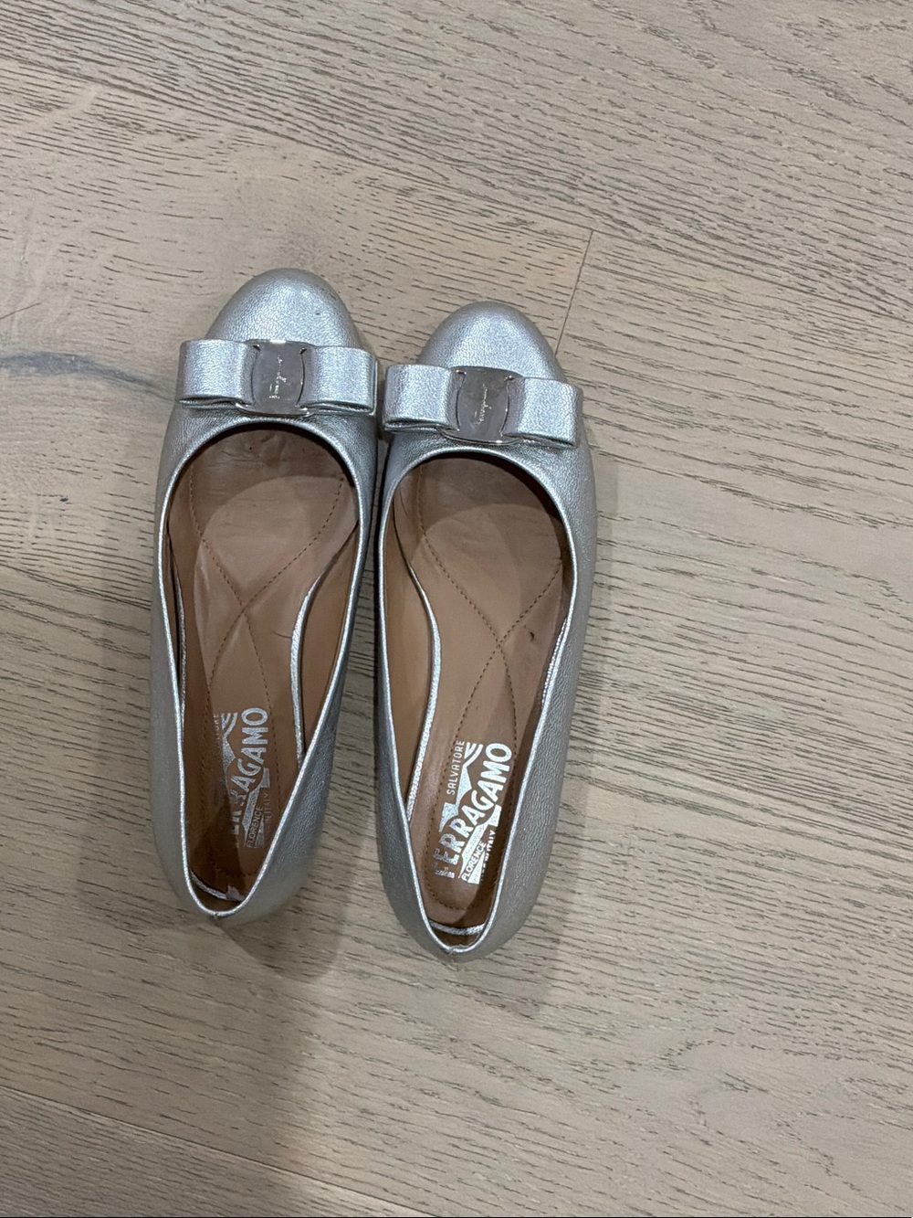 Salvatore Ferragamo Metallic Silver Vara Bow Leather Flats